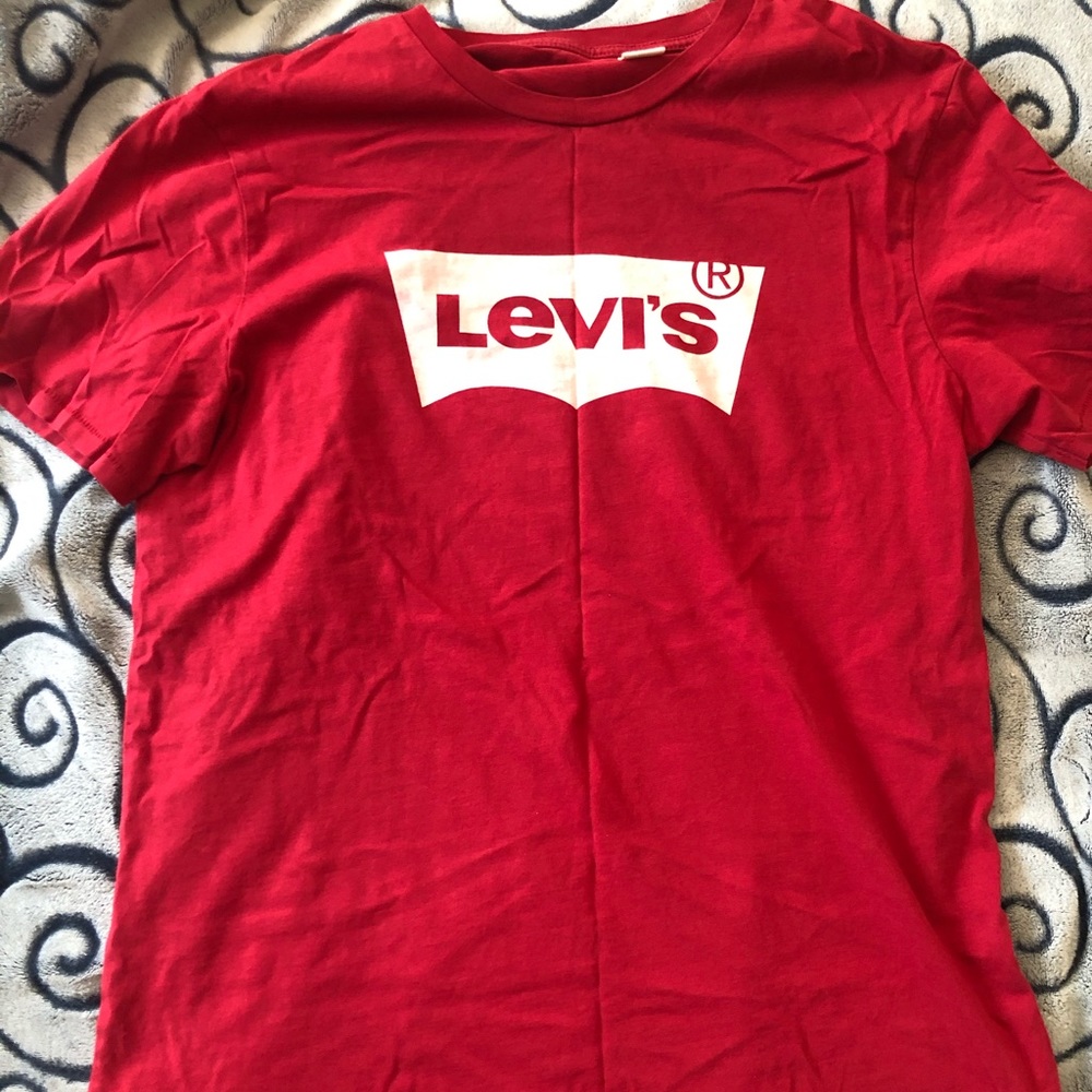 red levi’s top